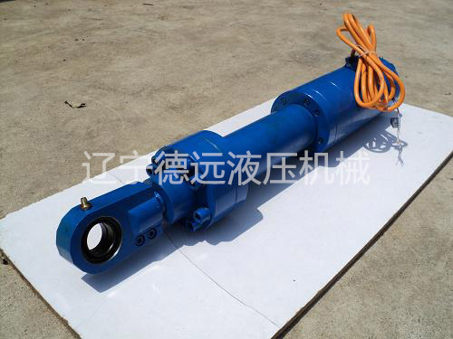 CD内(nei)置位移傳(chuán)感器液壓(yā)缸