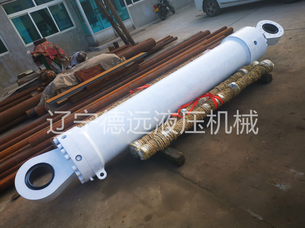 CD350系(xi)列重型液(ye)壓缸，行程(chéng)5米