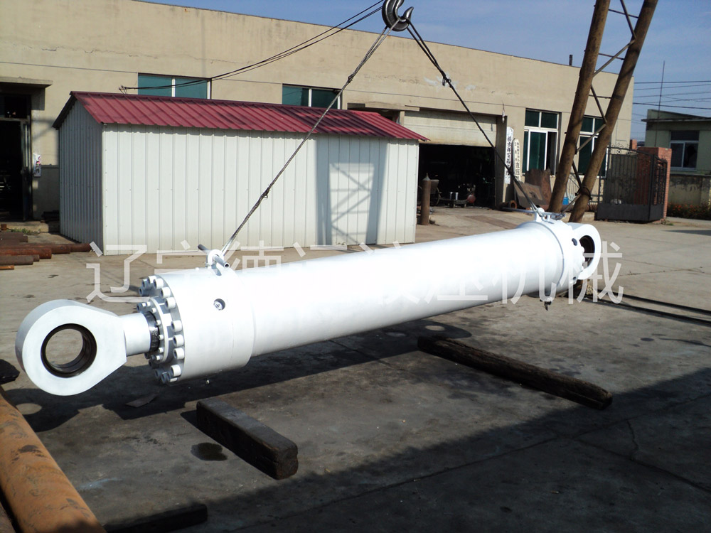 CD350大(da)型液壓缸(gang)