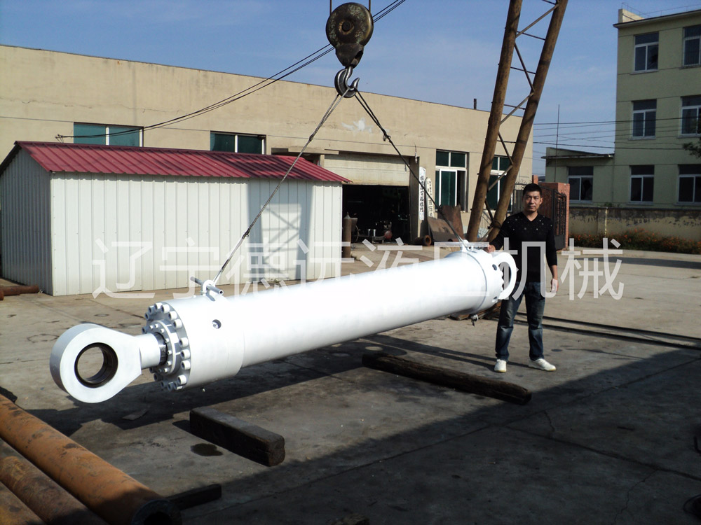 CD350大(da)型液壓缸(gang)