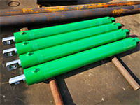 尾(wei)部自動調(diào)心液壓缸(gang)D160-100-1500